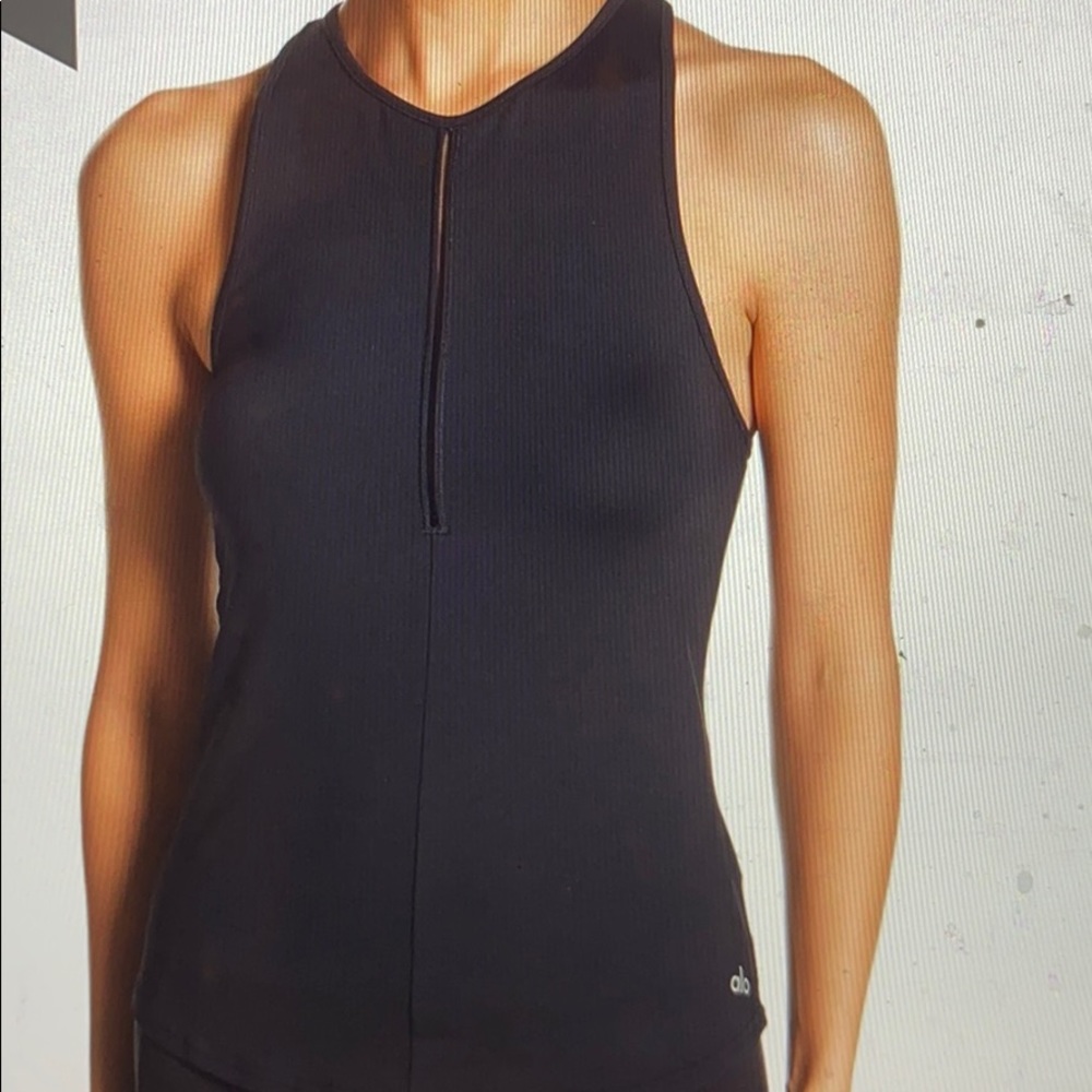 Alo Heart Center Fitted Tank. New with tags XS